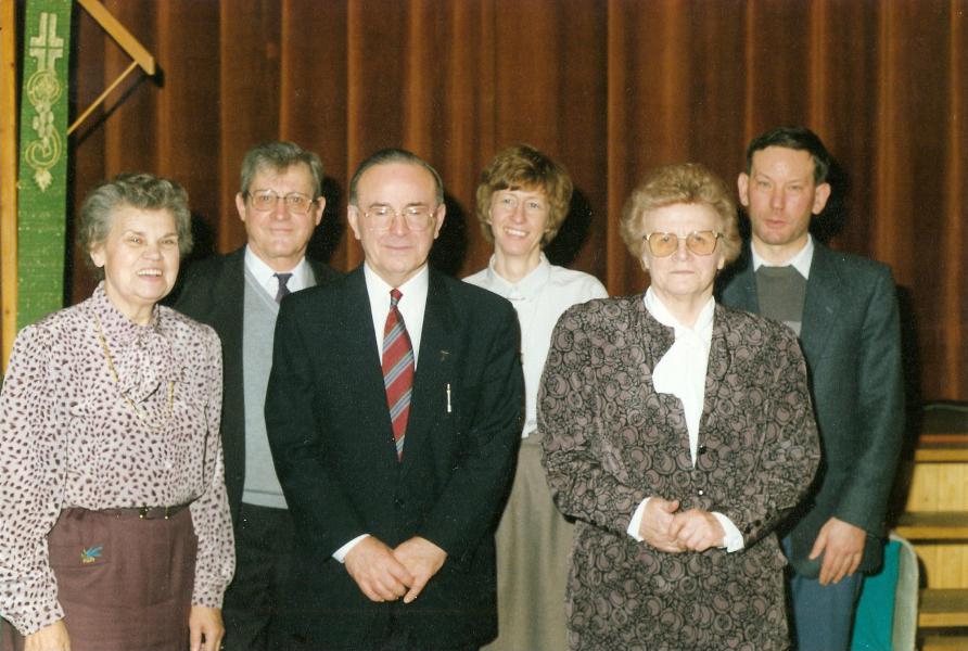 Het pastoraal team, 1989-1990, v.l.n.r. Maria Lever, Jan Baken, pastoor Paul Pas, Marie Christine Dierickx-De Ferm, Han De Preytere, Rik Corens © H. Pius X-parochiegemeenschap Wilrijk