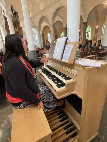 Ria aan het orgel © Jef Arnout