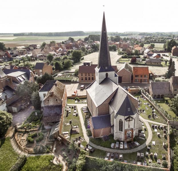 Zicht op de kerk © HannaH Acteum vzw