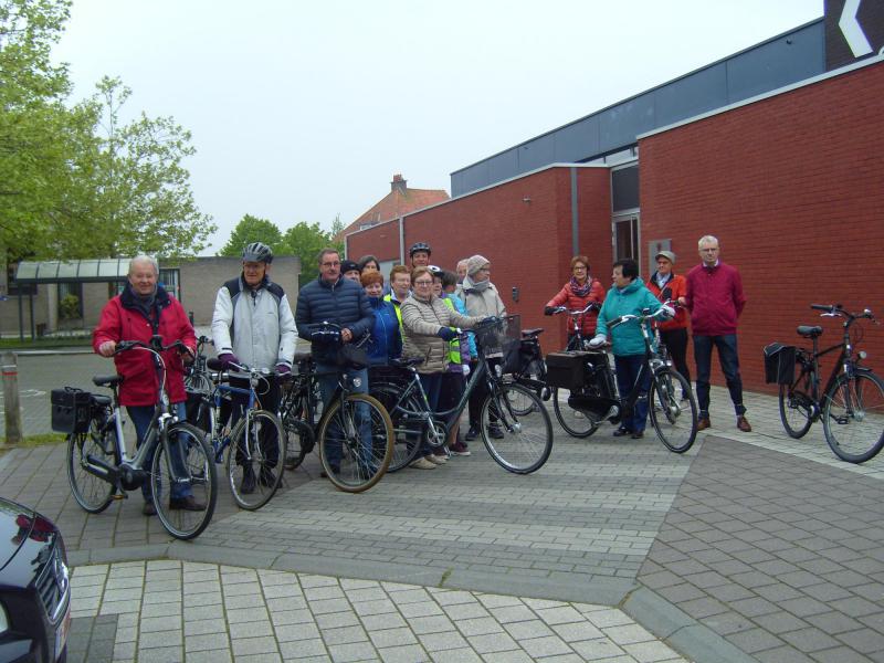 De fietsers staan klaar voor de bedevaart © Marc Plets