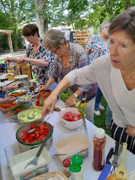 De vrouwen zorgden voor een mooi buffet @Paula 