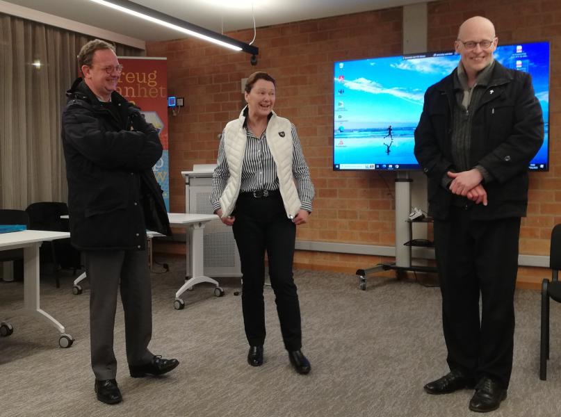 Parochieassistent Pascal Van Cutsem (Koksijde), CCV begeleidster Carine Dochy en priester Dirk Durnez (Houthulst) 