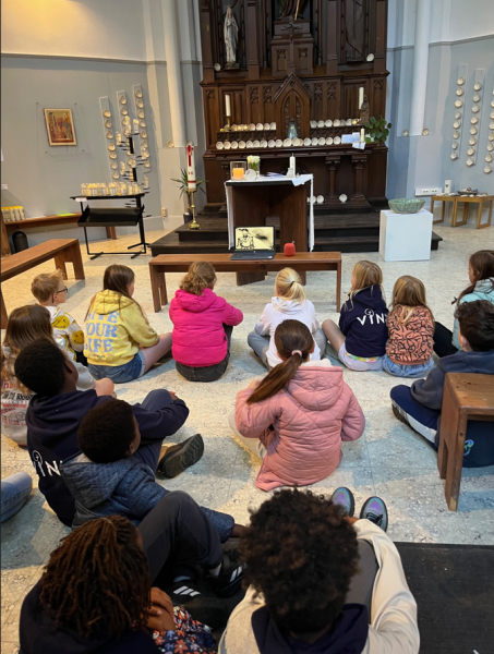 We bekijken het evangelieverhaal van de zondag. 