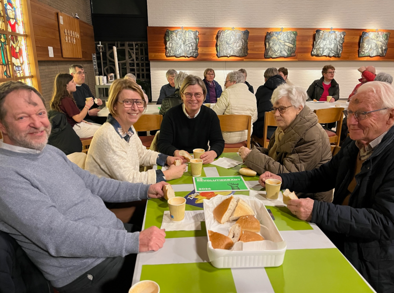 Gezellig samenzijn tijdens het sobermaal. 