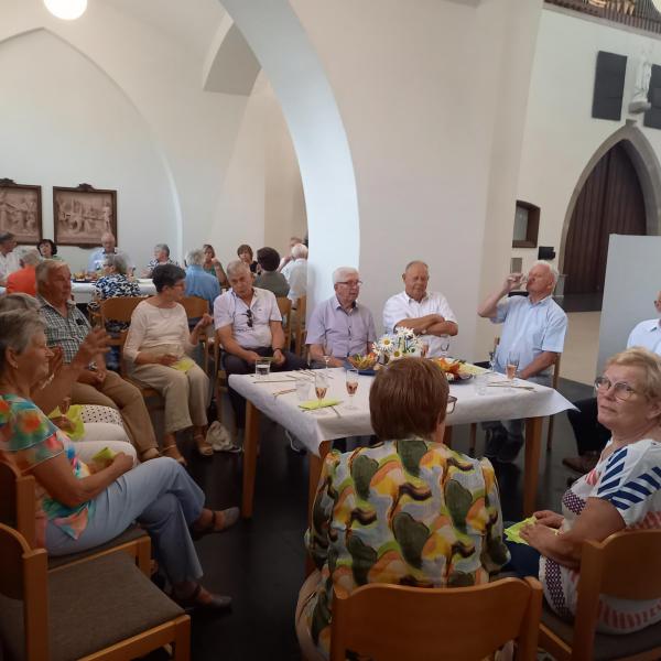 Sfeerbeeld receptie slotviering_2 © PE Sint-Germanus Ardooie