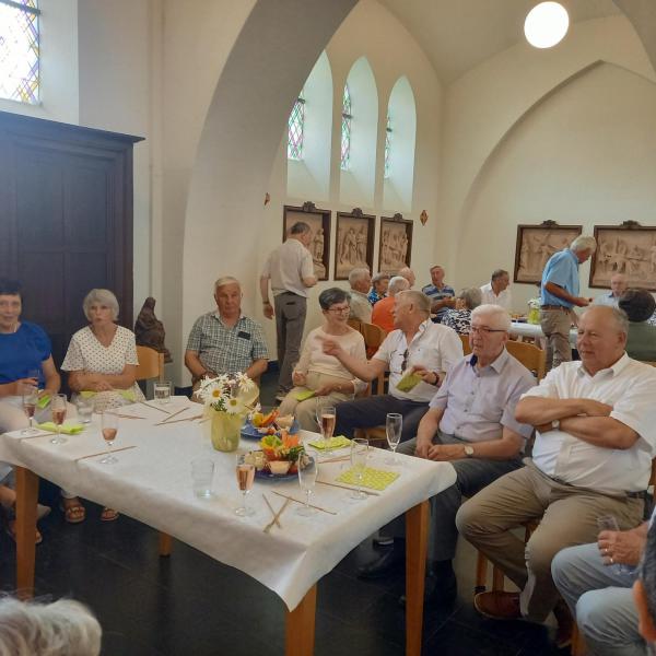 Sfeerbeeld receptie slotviering_3 © PE Sint-Germanus Ardooie