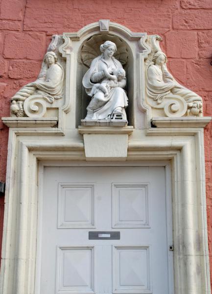 'Maria lactans' (Brugge, Spinolarei 21) © Brugge-Mariastad vzw