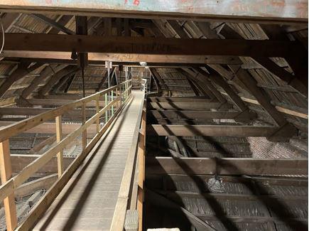 Zicht op een nieuwe, veilige loopbrug. © Chris Van der Meeren