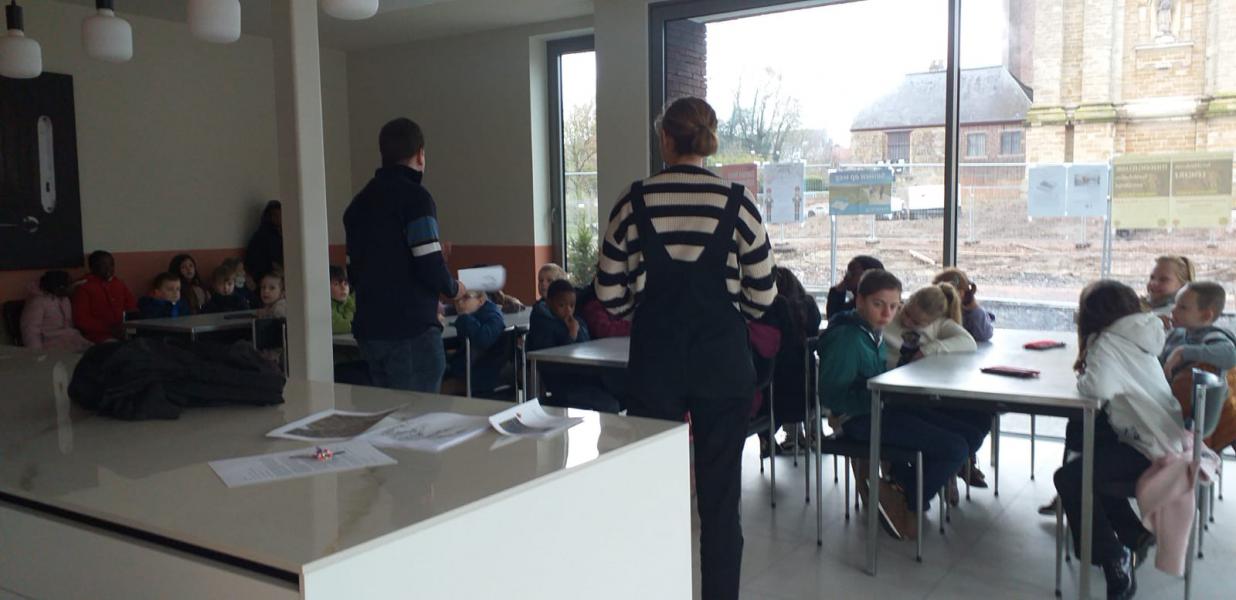 Stijn en Louise begeleiden de kinderwoorddienst © Carina Servranckx