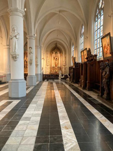 Nieuwe Kerkstoelen in Beveren Sint-Martinus © Parochie De Goede Herder in BKZ