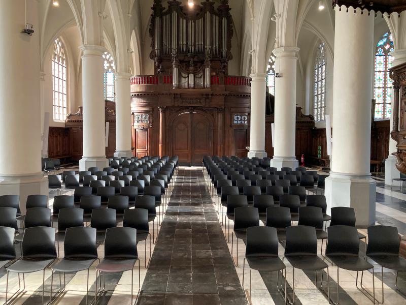 Nieuwe Kerkstoelen in Beveren Sint-Martinus © Parochie De Goede Herder in BKZ
