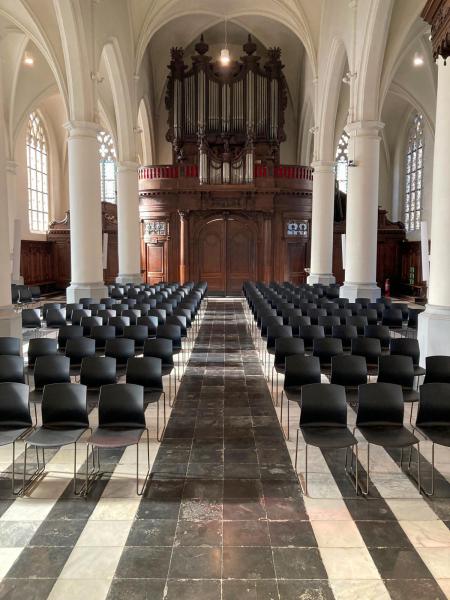 Nieuwe Kerkstoelen in Beveren Sint-Martinus © Parochie De Goede Herder in BKZ