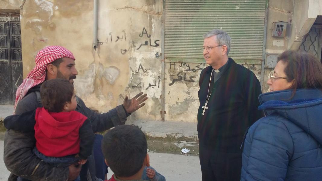 Mgr. Bonny is onder de indruk van de verwoesting in Aleppo. © mgr. Johan Bonny