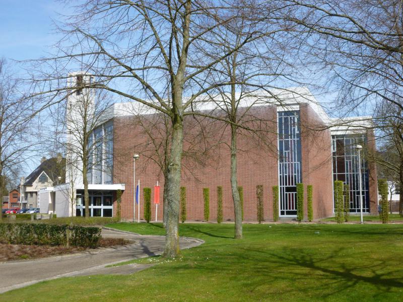 Kerk van Lindelhoeven waar Tony gewijd is tot priester op 5 juli 1975 