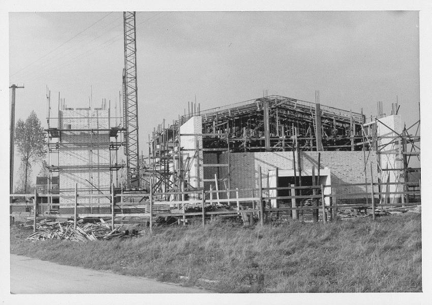De aanbouw van de de Sint-Amanduskerk (Ten Bos) 