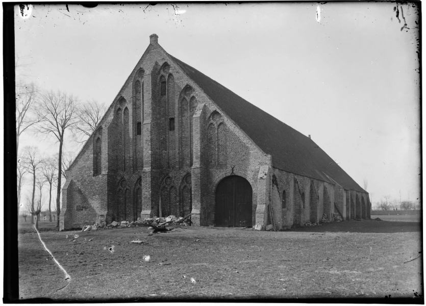 Een archieffoto van de kloosterschuur © Archief Stad Brugge