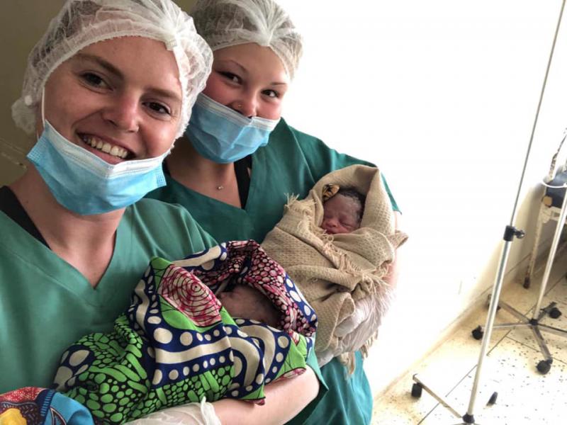 Een tweeling op de materniteit. © The Uganda nurses 2019