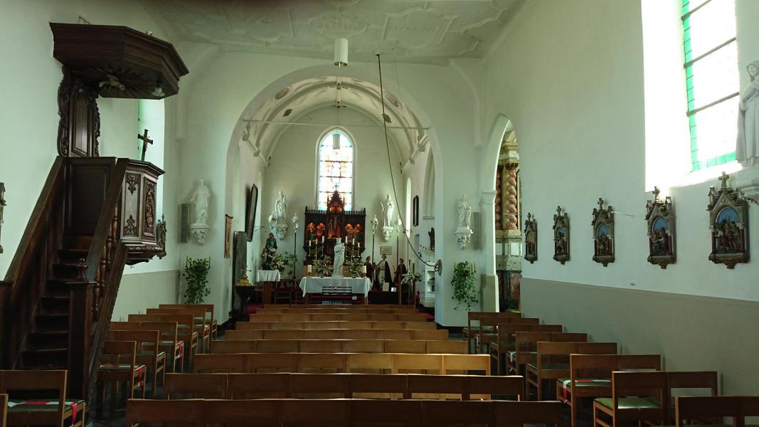 Interieur van de kerk 