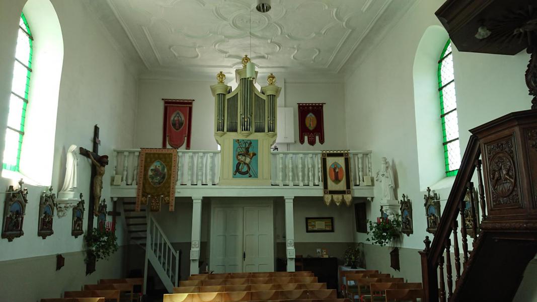 Interieur van de kerk 