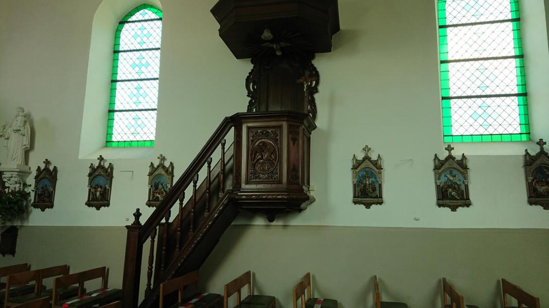 Interieur van de kerk 