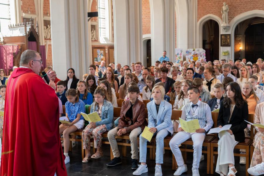 De vormheer spreekt de vormelingen toe © Sentenz