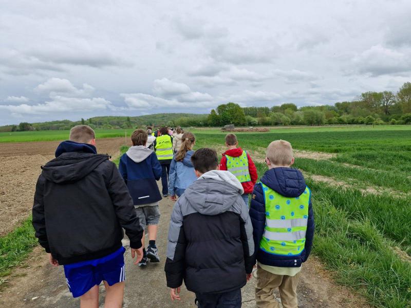 Vormelingen Sint-Corneliusparochie Ninove op pelgrimstocht naar Bevingen - april 2025 © Tim Van Nieuwenhove