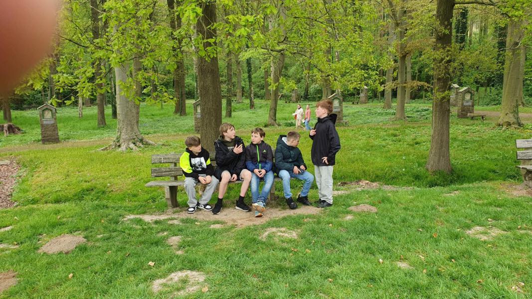 Vormelingen Sint-Corneliusparochie Ninove op pelgrimstocht naar Bevingen - april 2025 © Tim Van Nieuwenhove