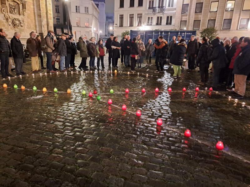Verdelen van het Vredeslicht aan de Begijnhofkerk  