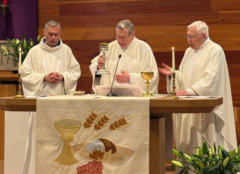 We vieren samen eucharistie op Witte Donderdag @kerk Vichte. 