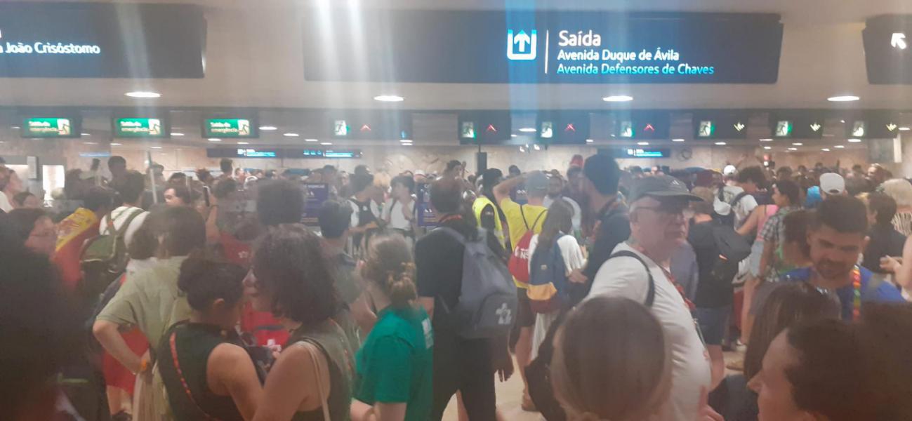 WJD 2023 - Op weg naar huis vanuit de drukke stad Lissabon © Femke Forger