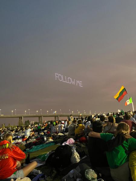 WJD 2023 - drones die een inspirerende boodschap vormen © Louise Dujardin