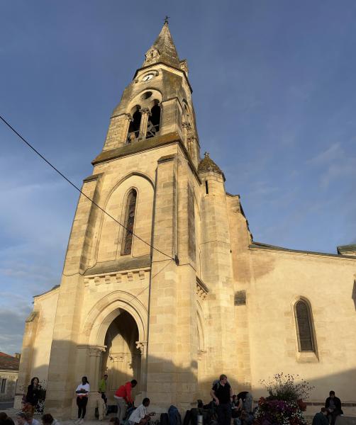 WJD 2023 - Kerk te Salles nabij Bordeaux - slaapplaats van dag 1 © Louise Dujardin