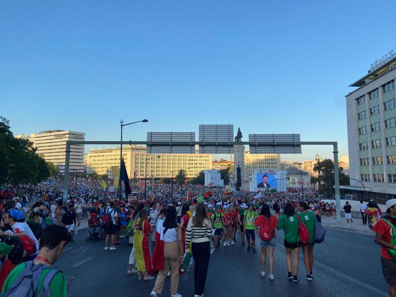 WJD 2023 - uittocht uit de stad Lissabon © Femke Forger
