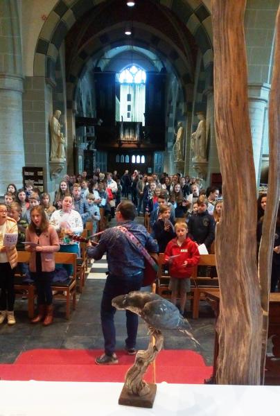 Scheppende gemeenschap rond Bavo in de kerk van Wachtebeke © PM
