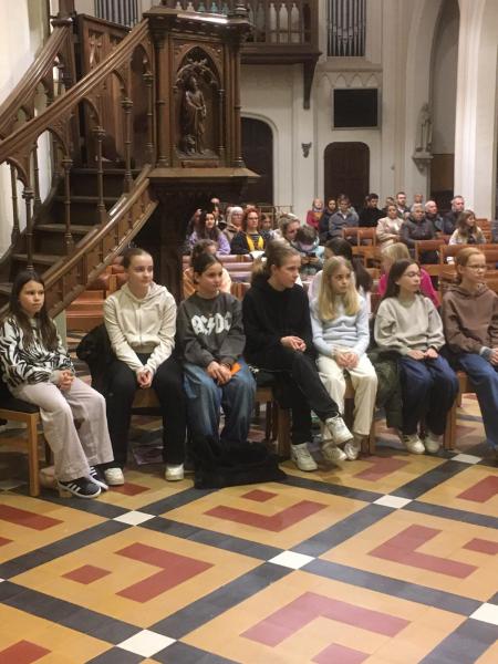 Vormelingen bij Aswoensdagviering 