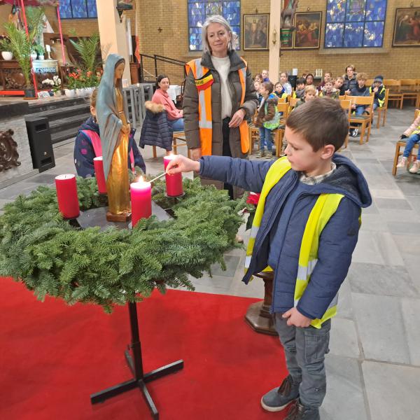 Adventsvieringen voor de basisscholen in Zwevezele 