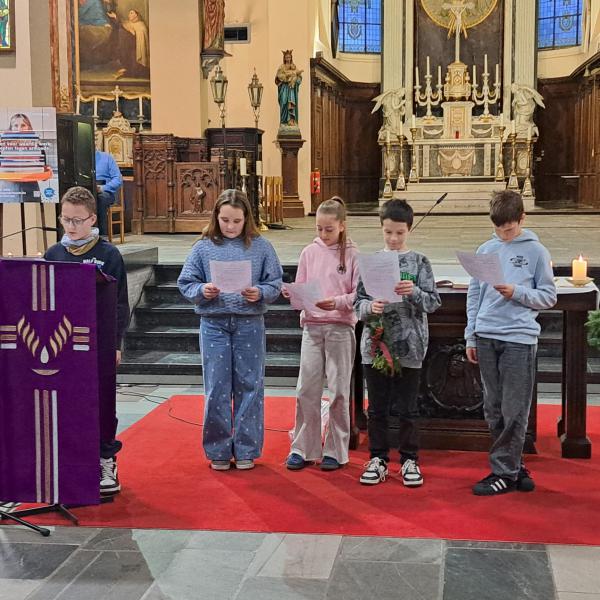 Adventsvieringen voor de basisscholen in Zwevezele 