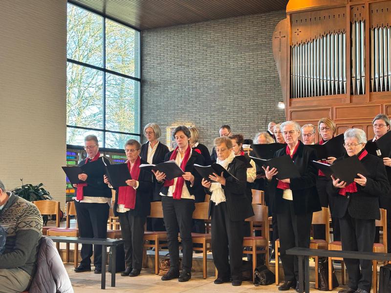 Het Vincentkoor luisterde de viering op. 