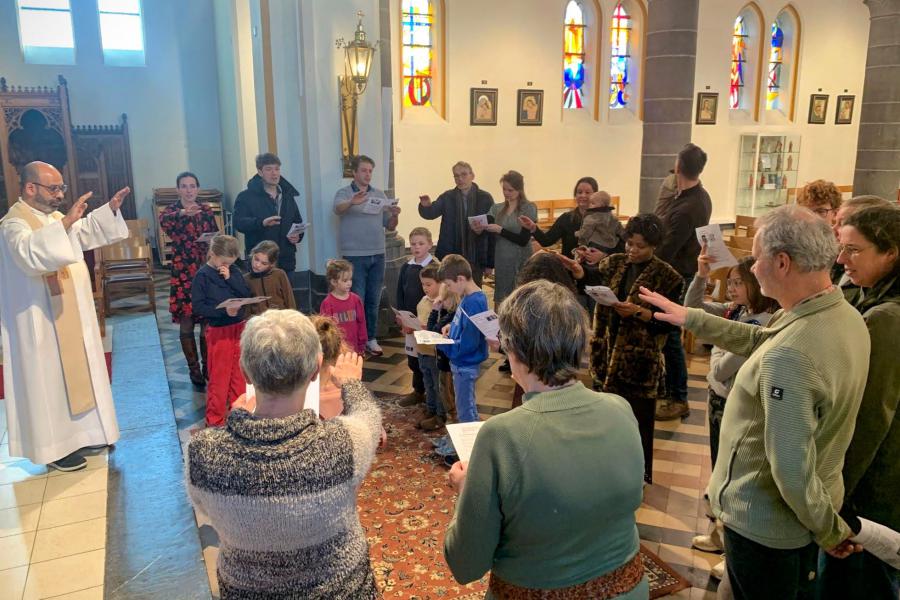 Sfeervolle Lichtmisviering vol warme symboliek in de gemeenschap van Leuven-Noord © Pastorale zone Leuven aan de Dijle