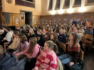 De vormelingen van Zwevezele naar 'Let it Shine' 