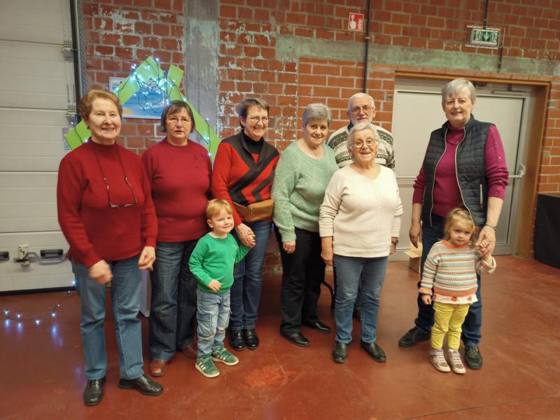 Klaarzetten zaal voor feestmaal van Kerstavond van Gezelle 