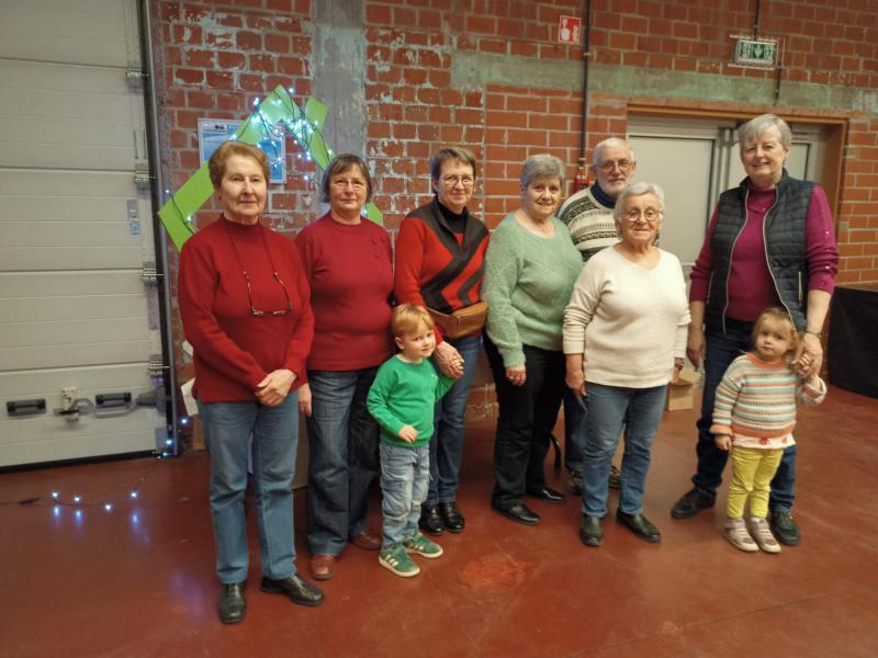 Klaarzetten zaal voor feestmaal van Kerstavond van Gezelle 