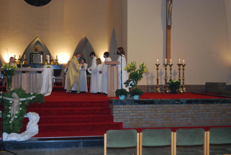 De paascommunie werd uitgereikt.  © D.D.