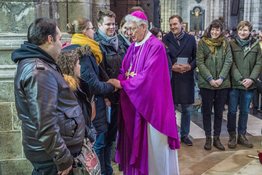 Zegen van huwelijkskandidaten in de Sint-Baafskathedraal in Gent © Bisdom Gent, foto: Frank Bahnmüller 