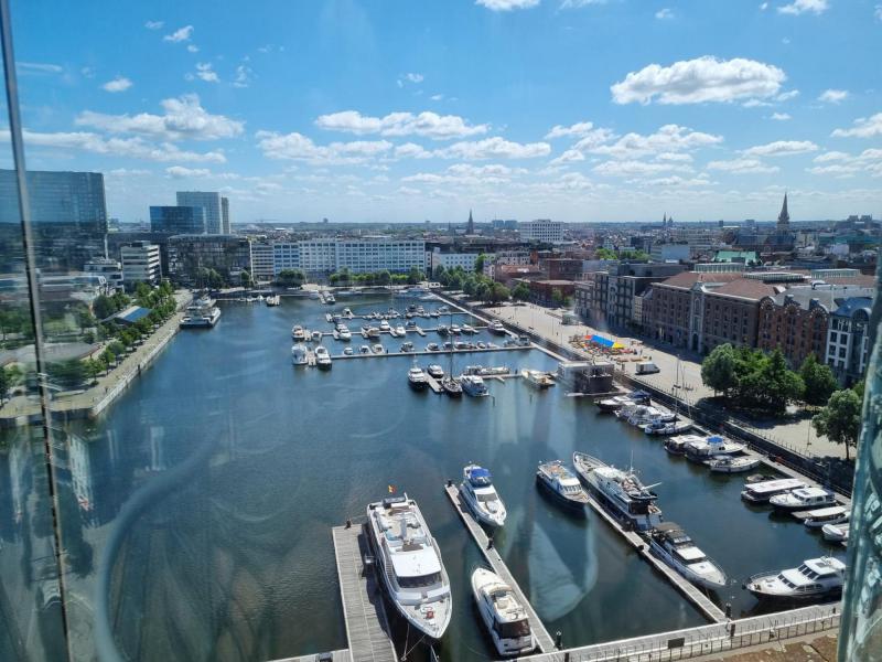 Uitstap Antwerpen met de Sint-Corneliusparochie Ninove - Zicht op Antwerpen vanuit het MAS - 3 juli 2025 © Krista De Vos