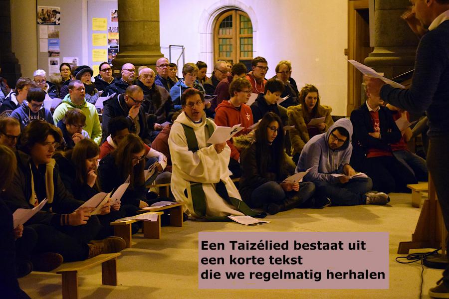 Een Taizélied bestaat uit een korte tekst die we regelmatig herhalen © Inge Cordemans