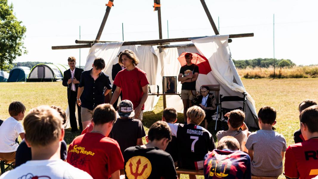 Zr Machteld op bezoek © Chirojongens Hern