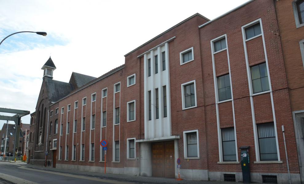 Het klooster in de Burchtstraat dat de zusters Heilige Harten verlaten © Claudia Van den Houte