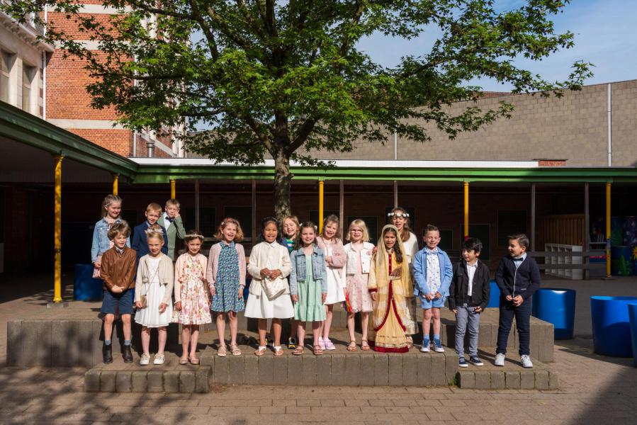 nogmaals de eerstecommunicanten van het Heilig Sacrament, Groenenhoek-Berchem © Patrice Warzecha