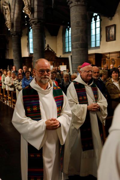 De intredeprocessie in de O.L.Vrouwekerk van Deinze 